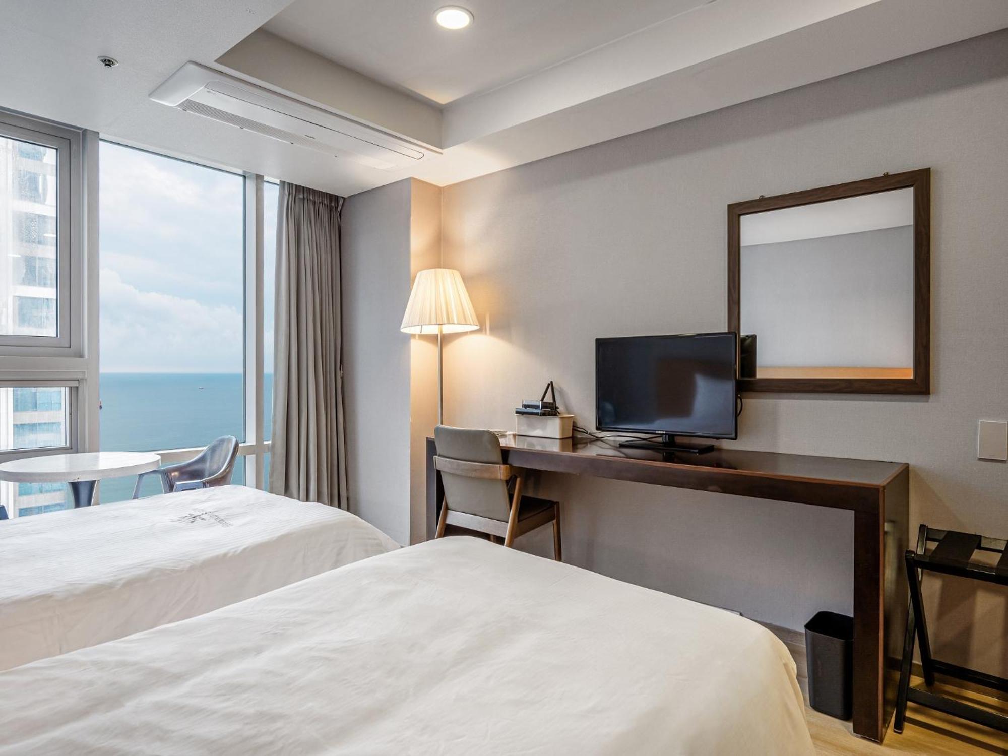 Haeundae Seacloud Hotel Residence Busan Esterno foto