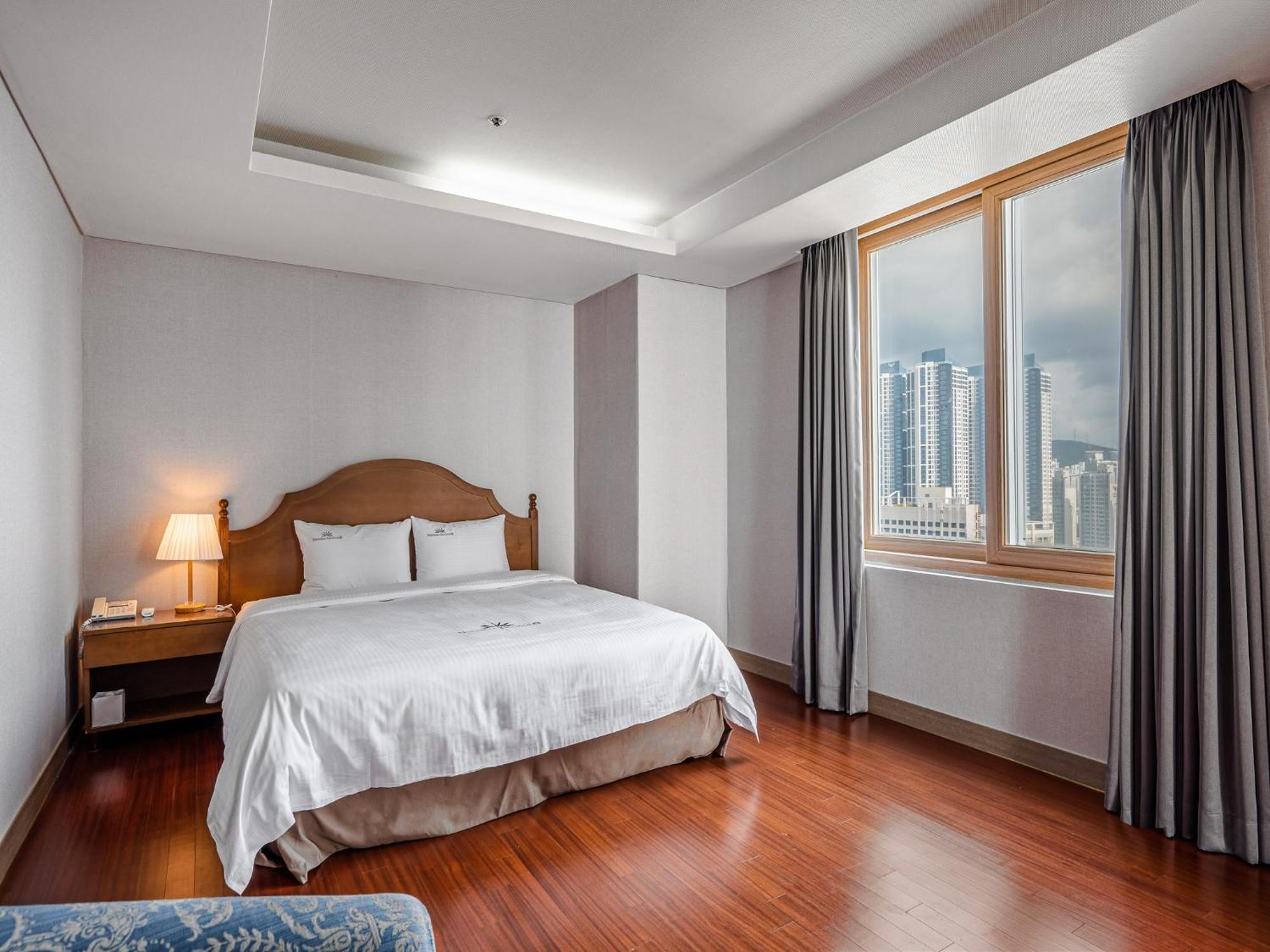 Haeundae Seacloud Hotel Residence Busan Esterno foto