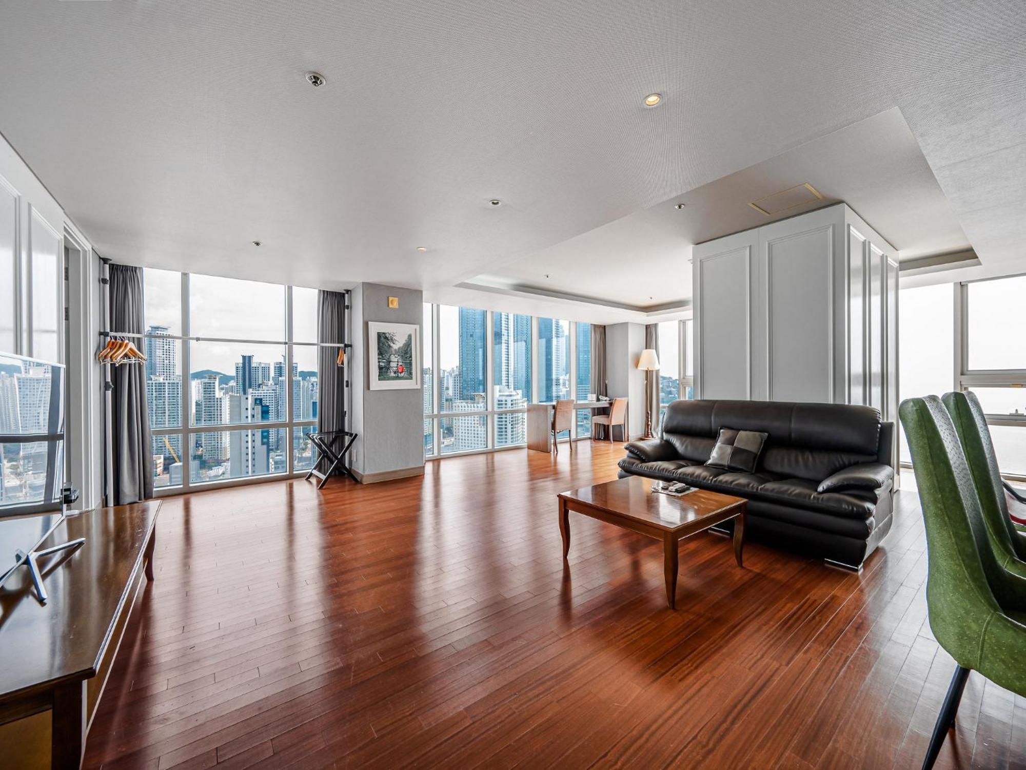 Haeundae Seacloud Hotel Residence Busan Esterno foto