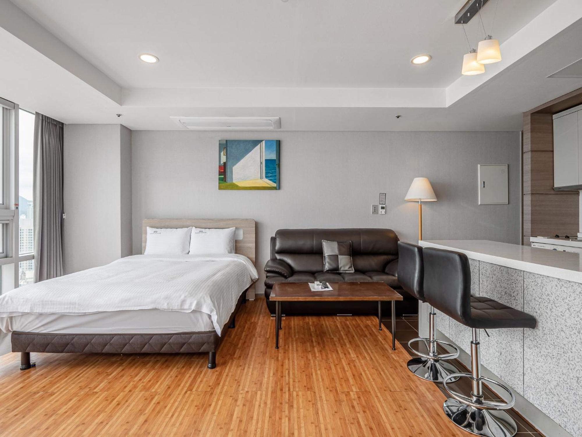 Haeundae Seacloud Hotel Residence Busan Esterno foto