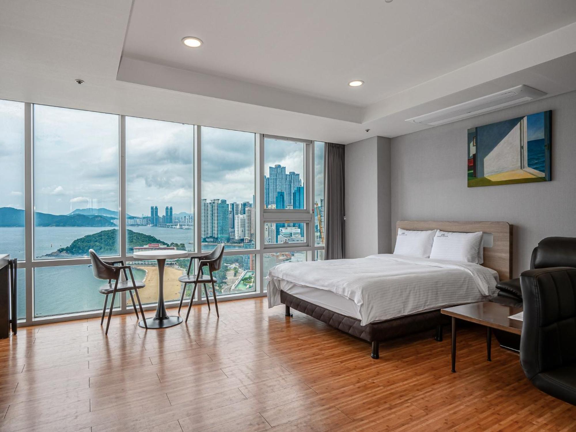 Haeundae Seacloud Hotel Residence Busan Esterno foto
