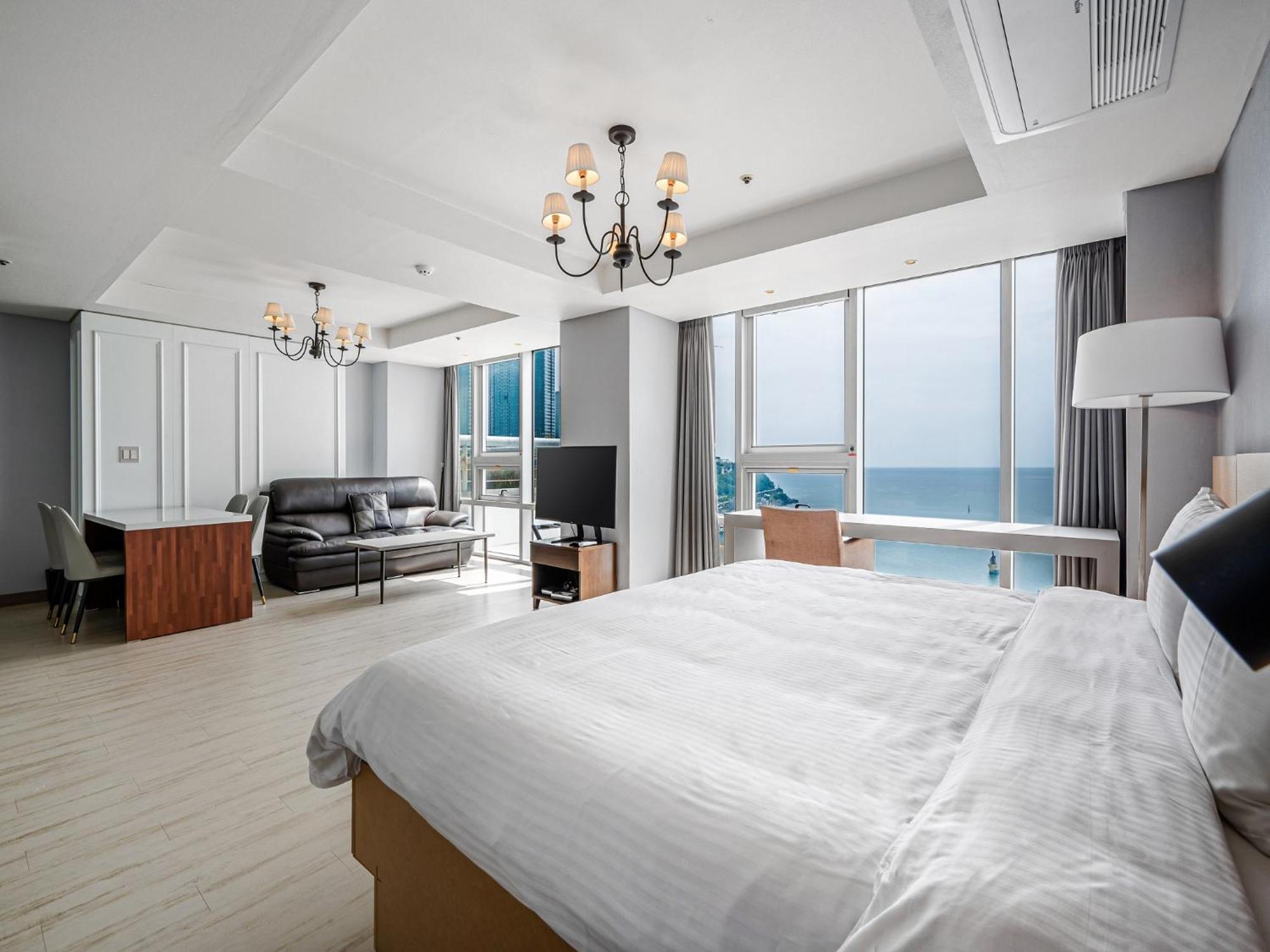 Haeundae Seacloud Hotel Residence Busan Esterno foto