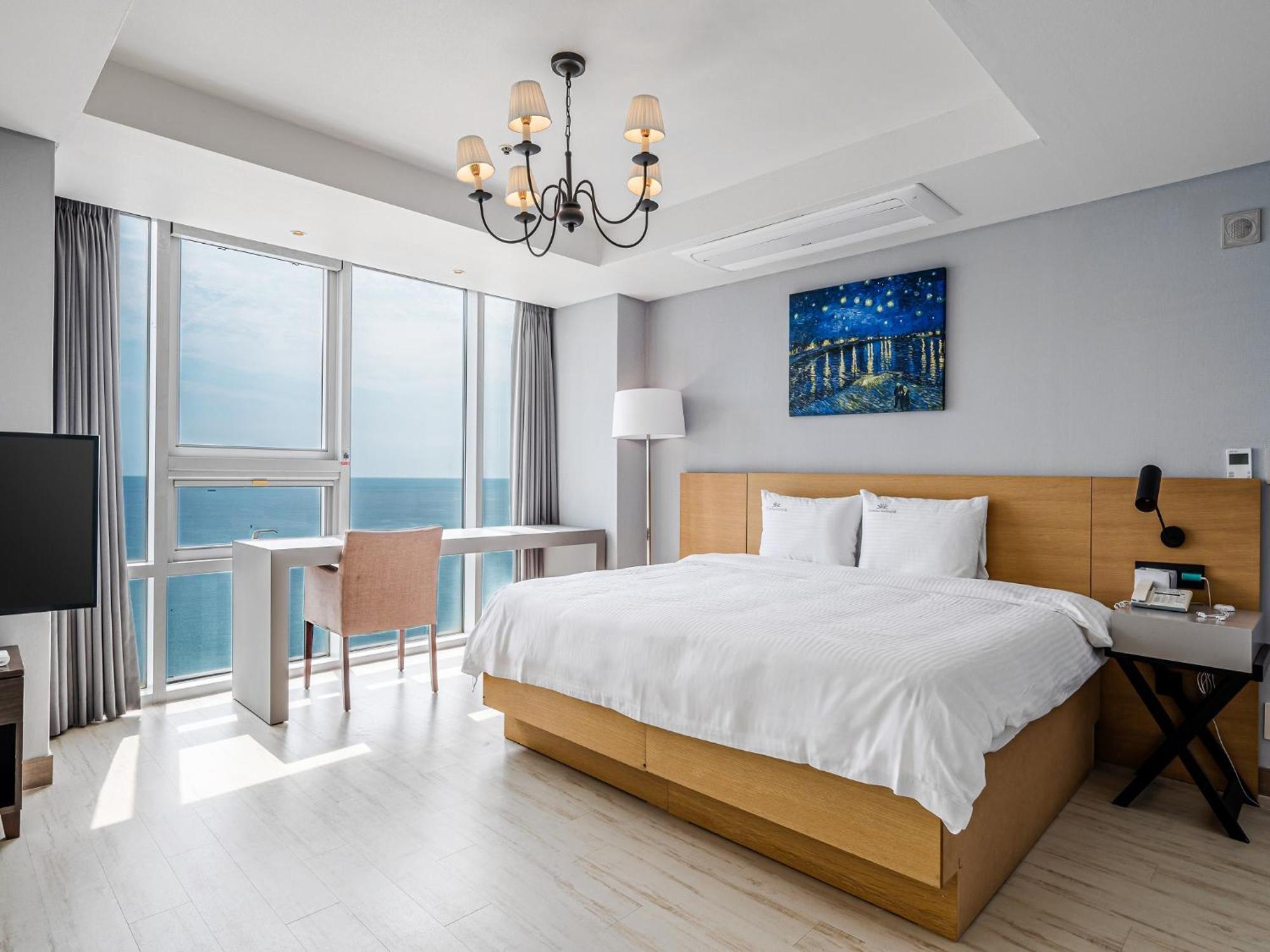 Haeundae Seacloud Hotel Residence Busan Esterno foto