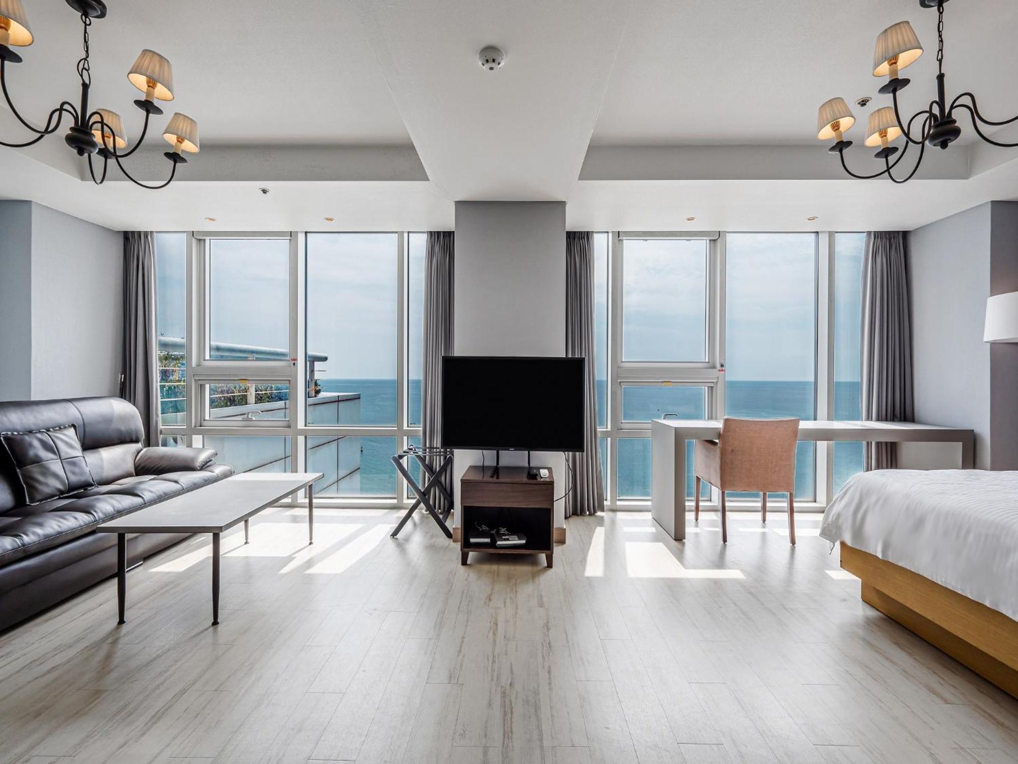 Haeundae Seacloud Hotel Residence Busan Esterno foto