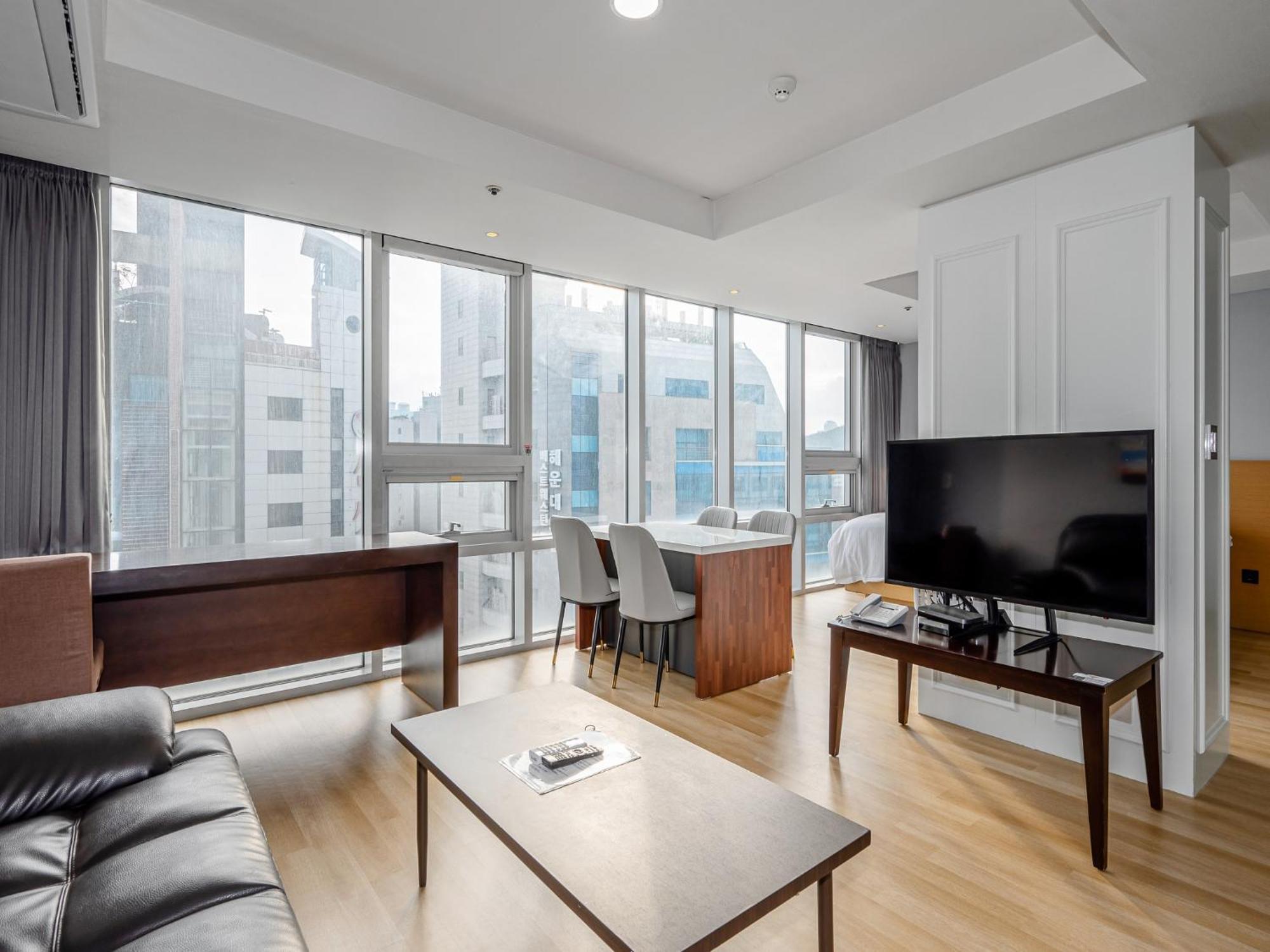 Haeundae Seacloud Hotel Residence Busan Esterno foto