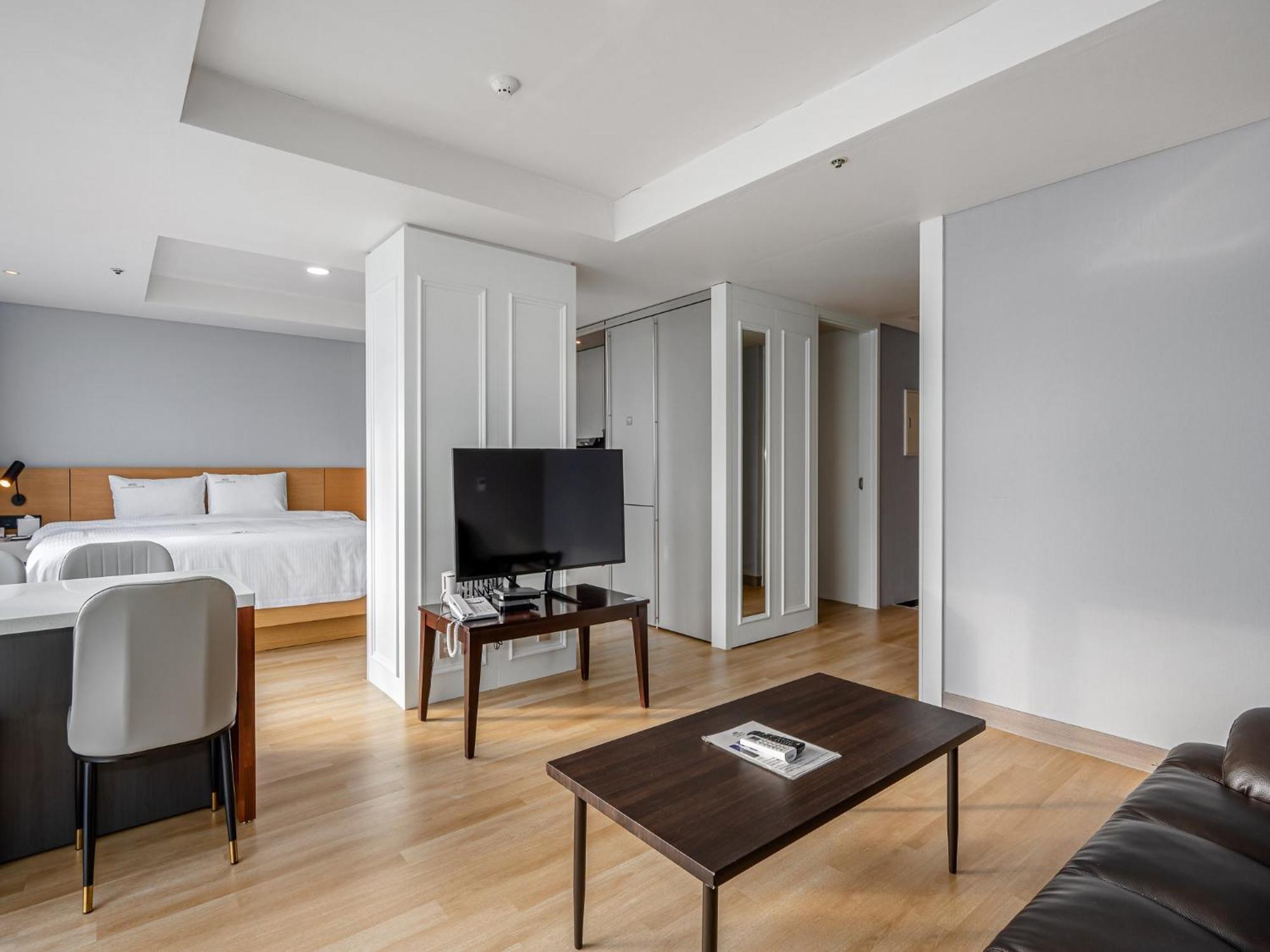 Haeundae Seacloud Hotel Residence Busan Esterno foto