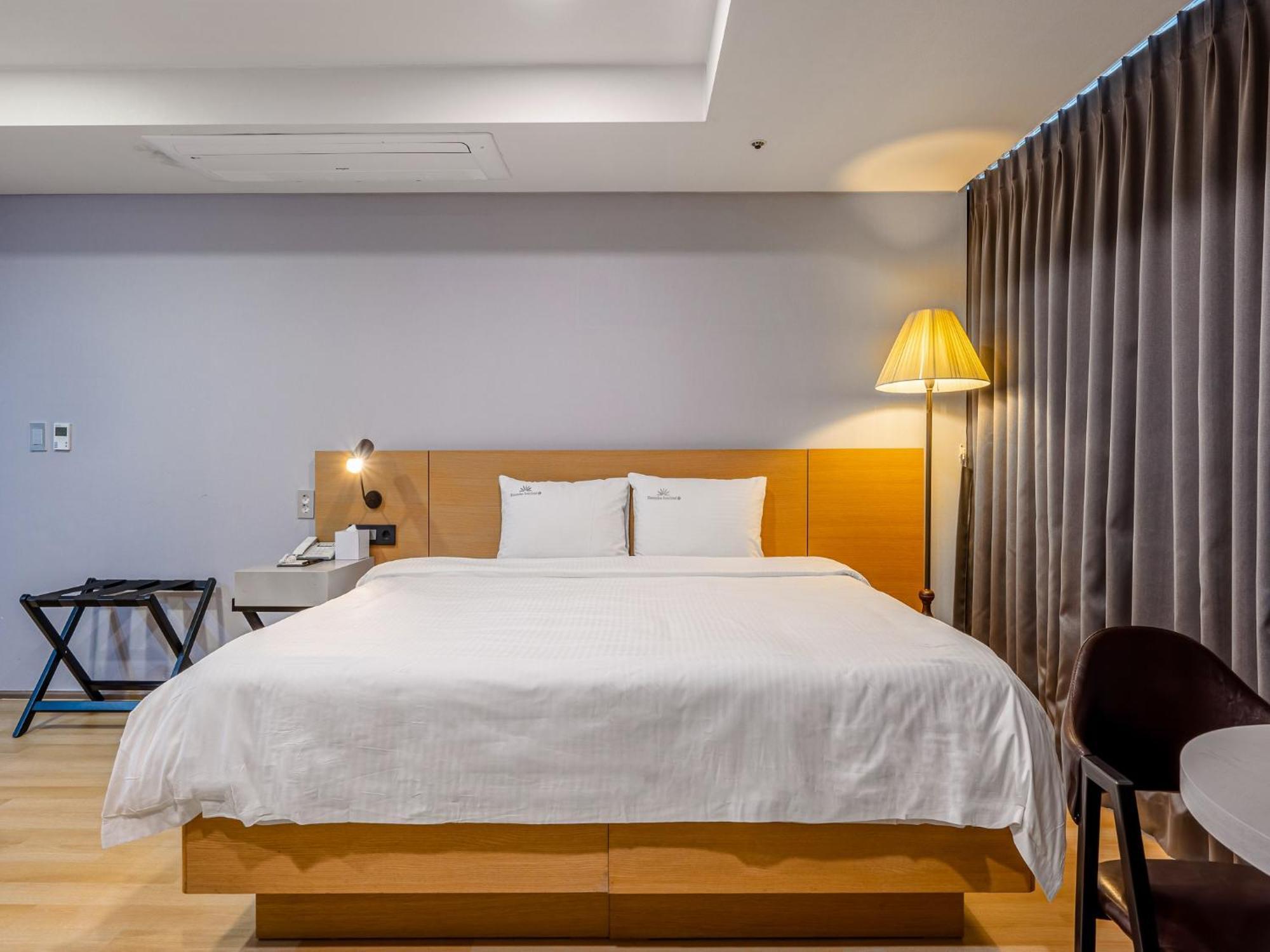 Haeundae Seacloud Hotel Residence Busan Esterno foto