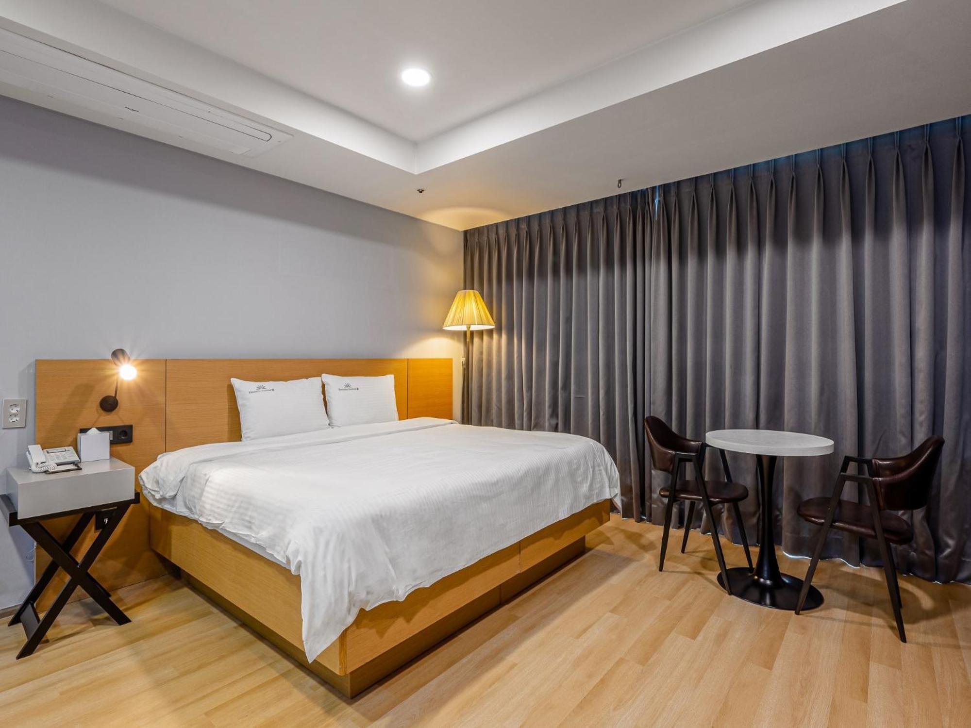 Haeundae Seacloud Hotel Residence Busan Esterno foto