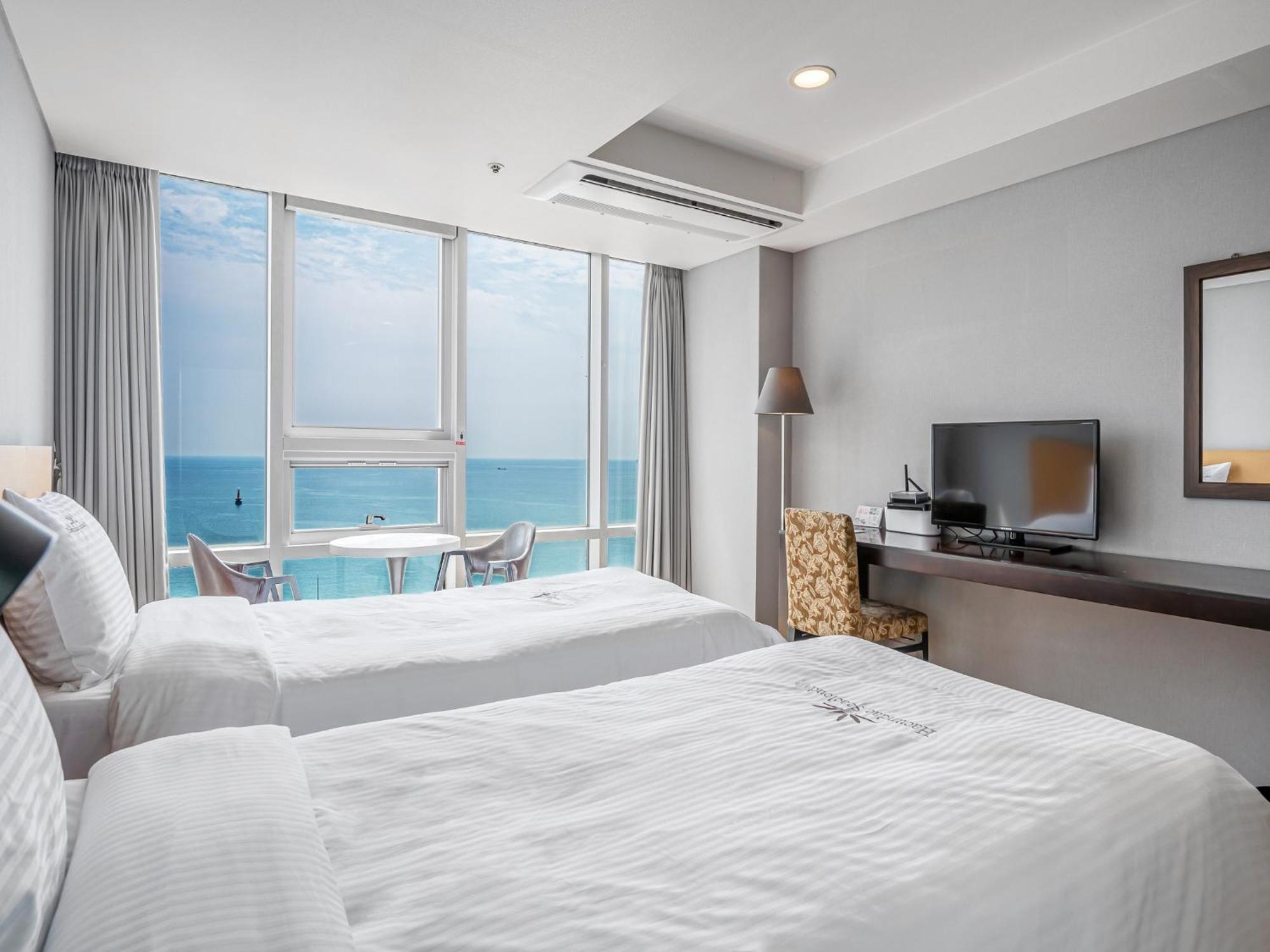 Haeundae Seacloud Hotel Residence Busan Esterno foto