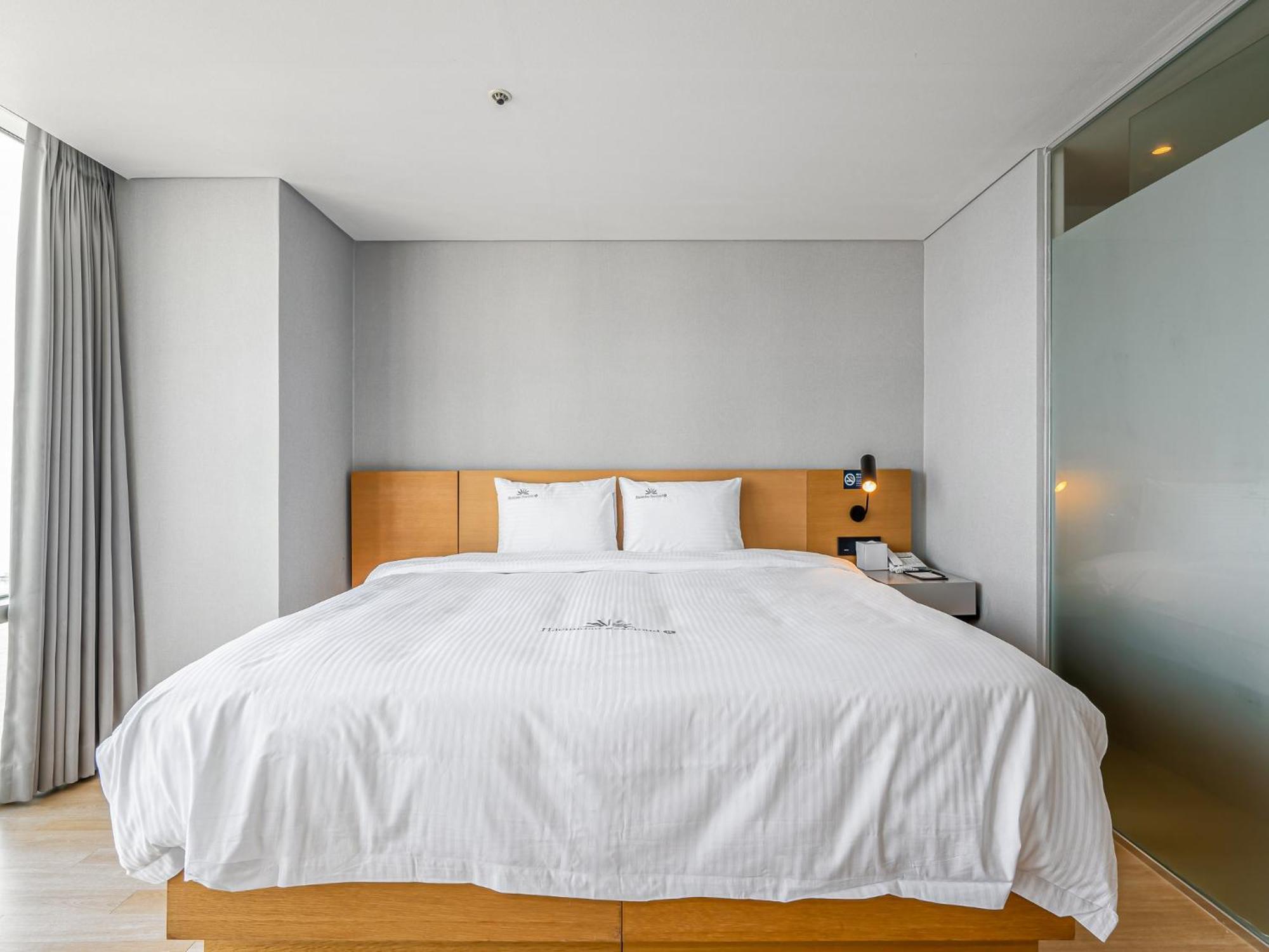 Haeundae Seacloud Hotel Residence Busan Esterno foto