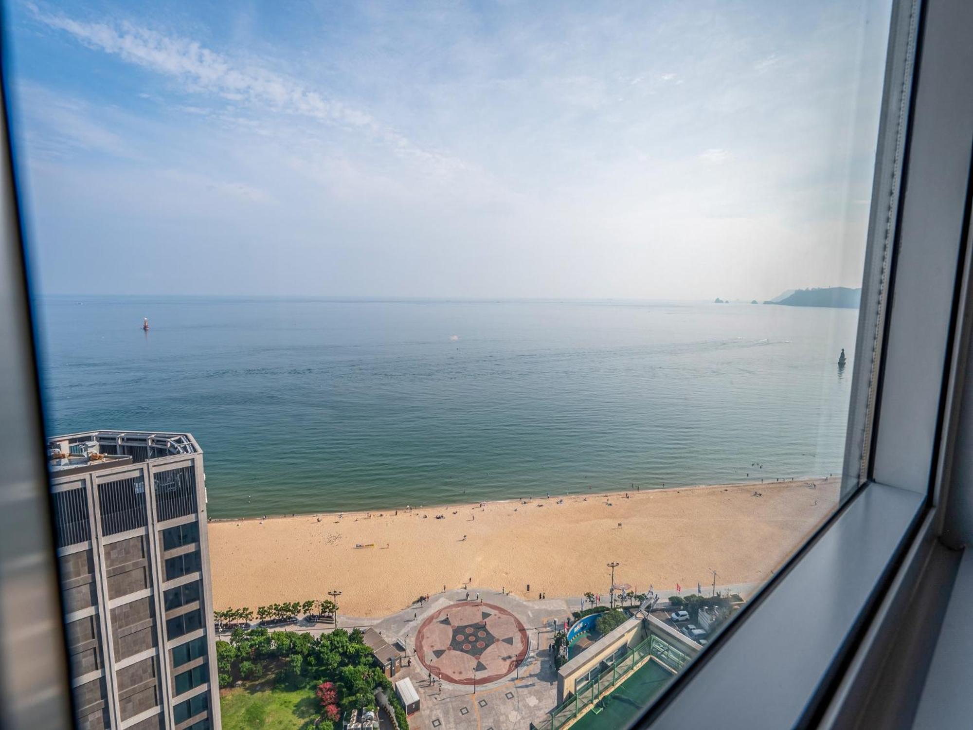 Haeundae Seacloud Hotel Residence Busan Esterno foto