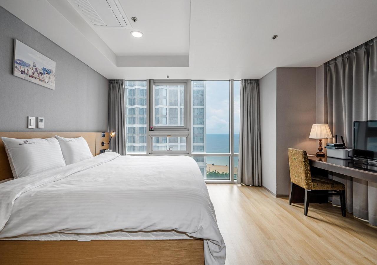 Haeundae Seacloud Hotel Residence Busan Esterno foto
